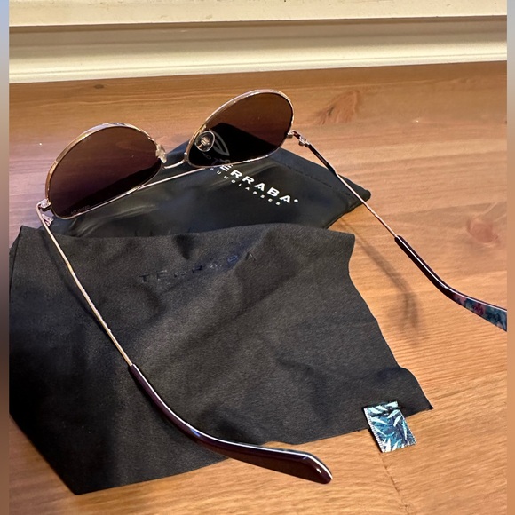 Terraba Women’s Sunglasses - Picture 3 of 4